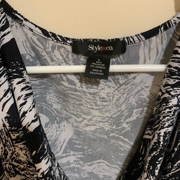 Patterned top - Picture 2 of 4